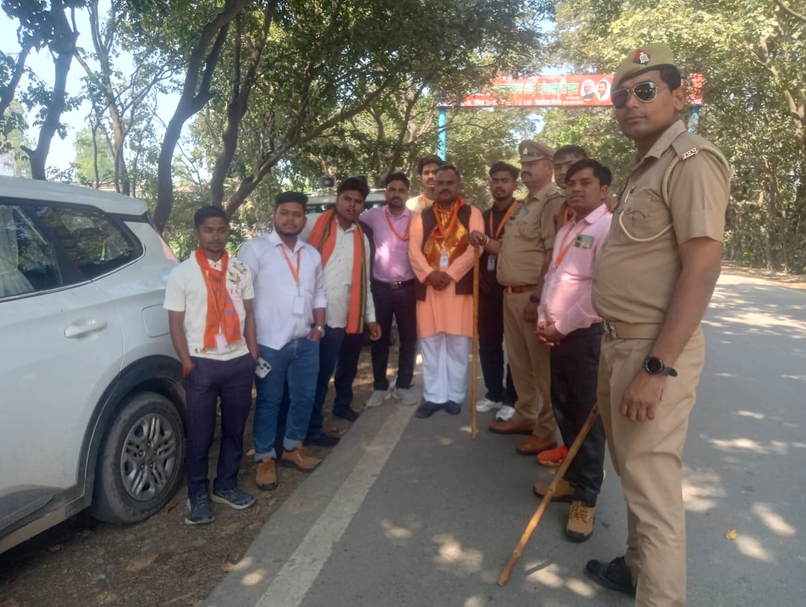 गौ सेवक की हत्या के विरोध में मथुरा जा रहे कार्यकर्ता एएनए कट पर रोके, पुलिस ने किया नजरबंद